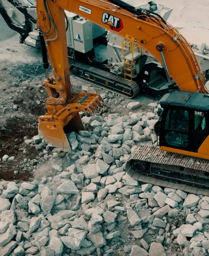 Cat 340 excavator working through broken rock at the Mound City TA Travel Center project